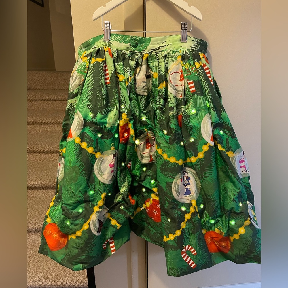 Unique vintage novelty Christmas light up skirt EUC. - Picture 6 of 10